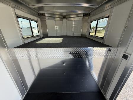 New 2025 Sundowner 3 Horse Gooseneck Horse Trailer