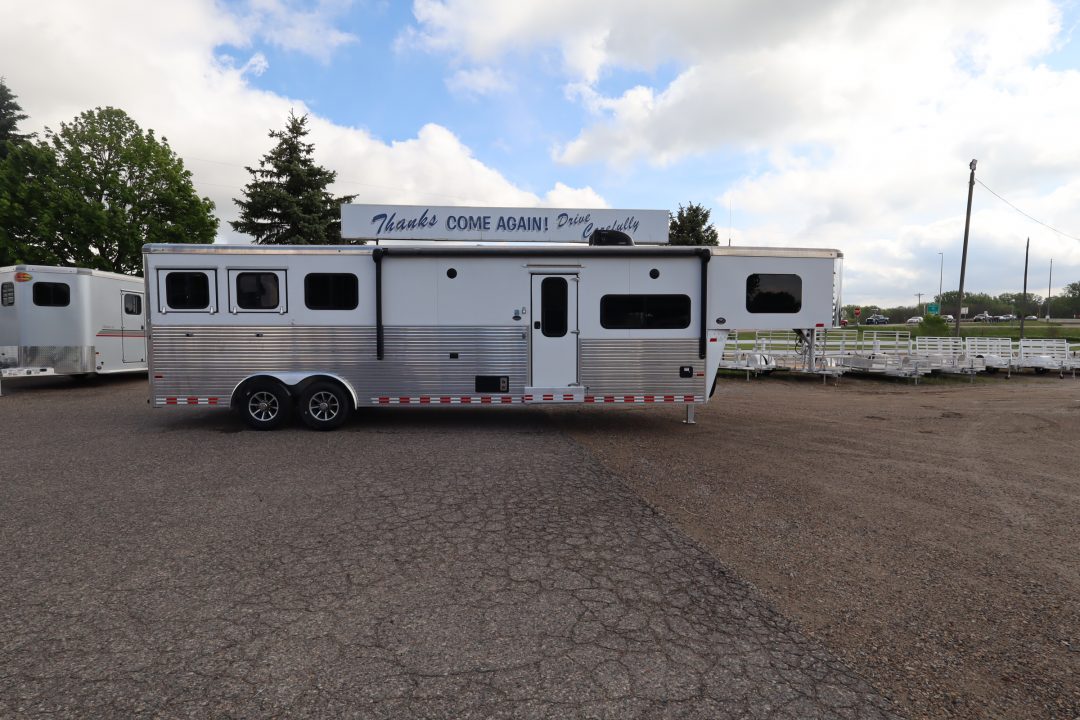 Used 2016 Sundowner 3 Horse LQ Trailer