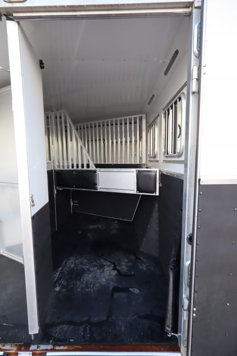 Used 2016 Sundowner 3 Horse LQ Trailer