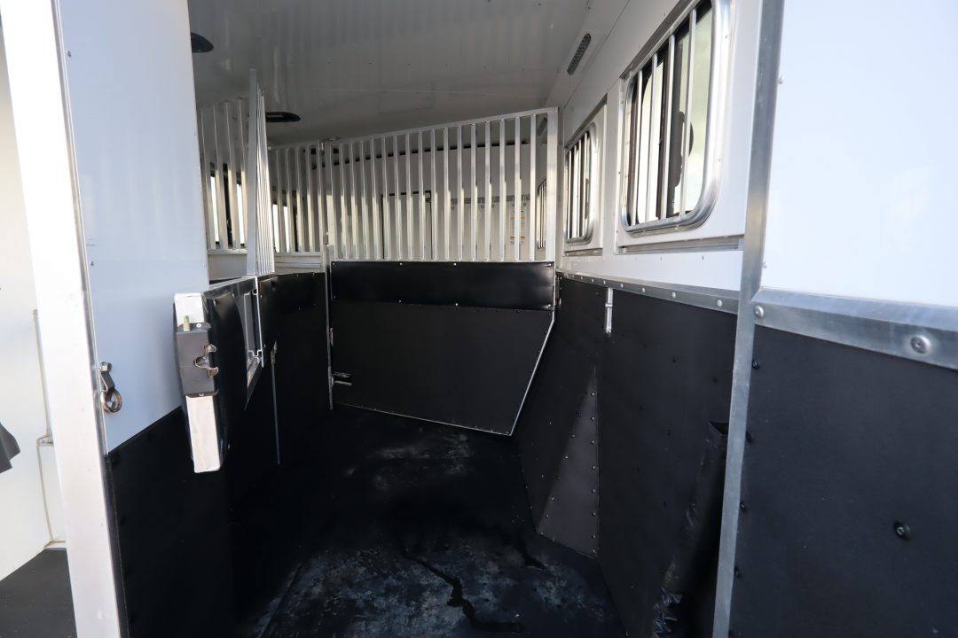 Used 2016 Sundowner 3 Horse LQ Trailer