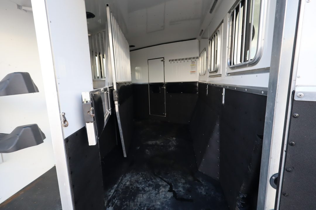 Used 2016 Sundowner 3 Horse LQ Trailer