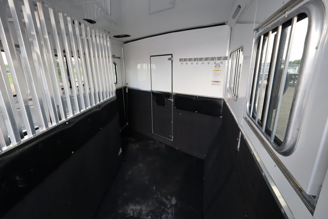 Used 2016 Sundowner 3 Horse LQ Trailer