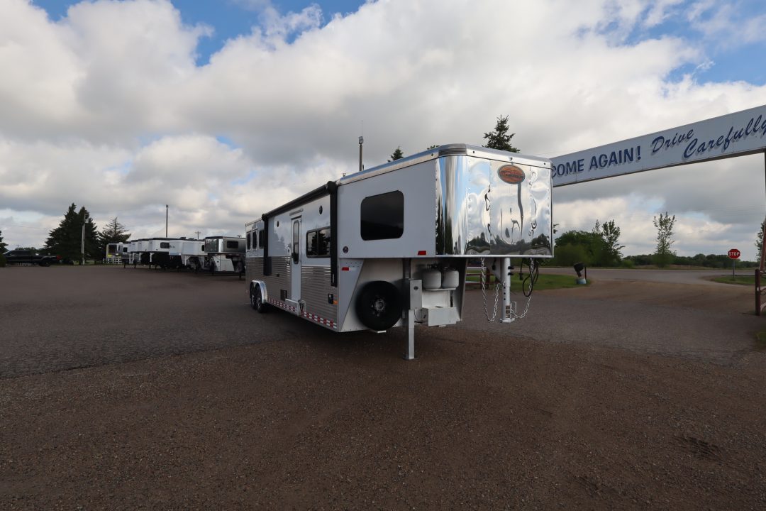 Used 2016 Sundowner 3 Horse LQ Trailer