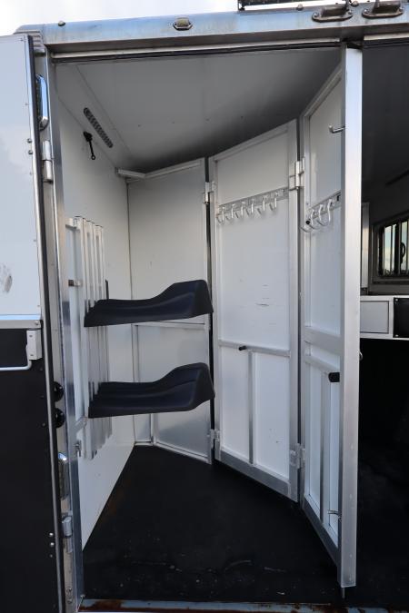 Used 2016 Sundowner 3 Horse LQ Trailer
