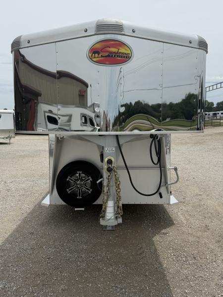 New 2025 Sundowner 3 Horse Gooseneck Horse Trailer