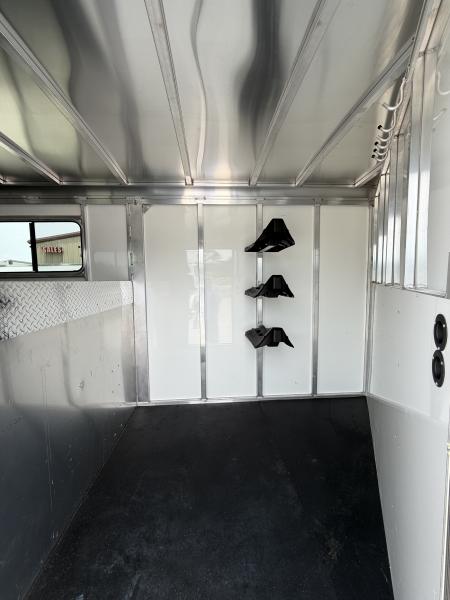 New 2025 Sundowner 3 Horse Gooseneck Horse Trailer