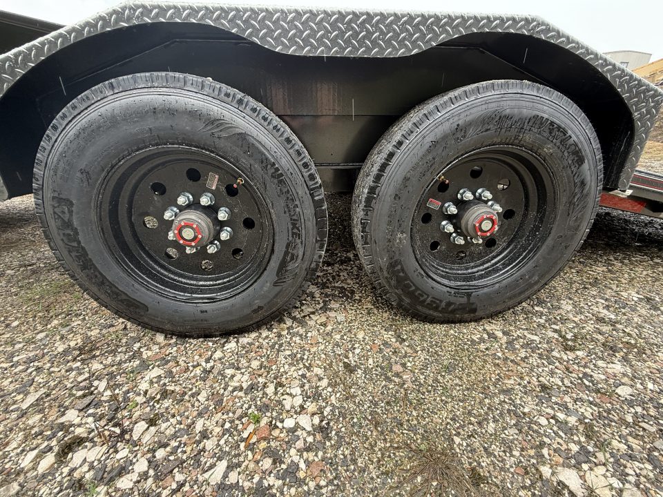 New 2026 Diamond C HDT 210 24’ Tilt Trailer, PACESETTER EDITION, HYD JACK, 23K GVWR FORK HOLDERS, HEAVY FENDERS