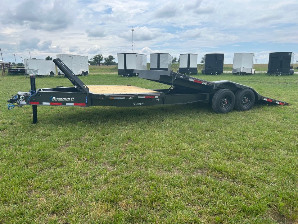 New 2026 Diamond C 102x24 Tandem 23K Pro Tilt w/ Drive Over Fenders, Hydraulic Jack, & Solar Charger