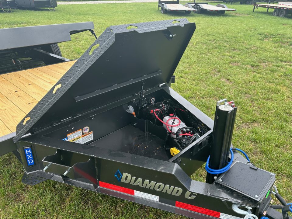 New 2026 Diamond C 102x24 Tandem 23K Pro Tilt w/ Drive Over Fenders, Hydraulic Jack, & Solar Charger