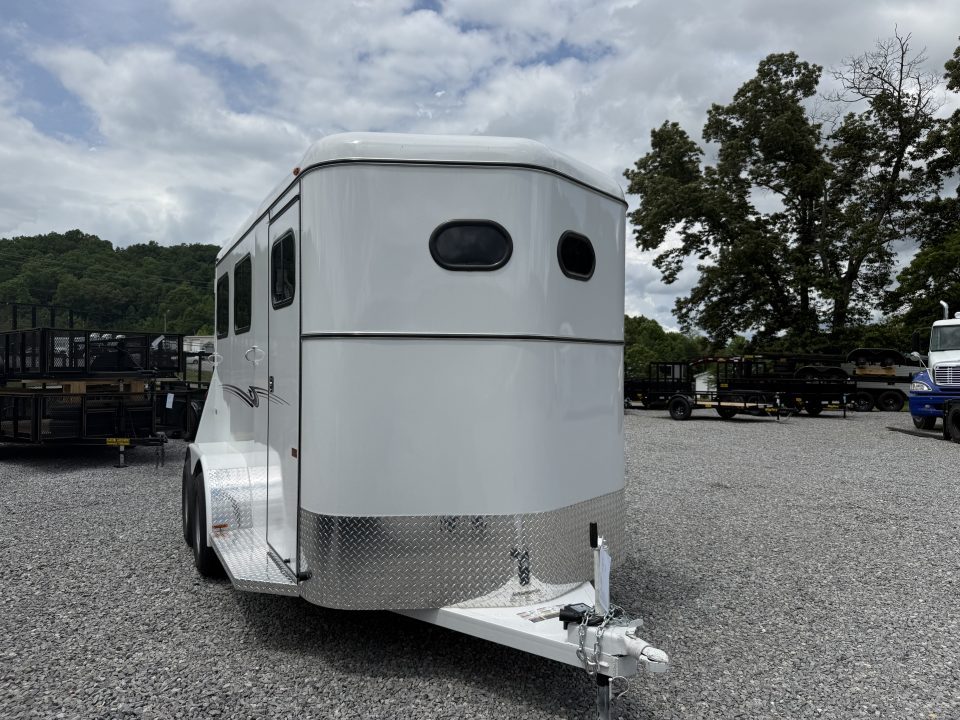 New 2026 Bee 2 HORSE SLANT Trailer