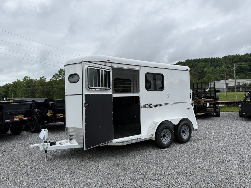 New 2026 Bee 2 HORSE SLANT Trailer