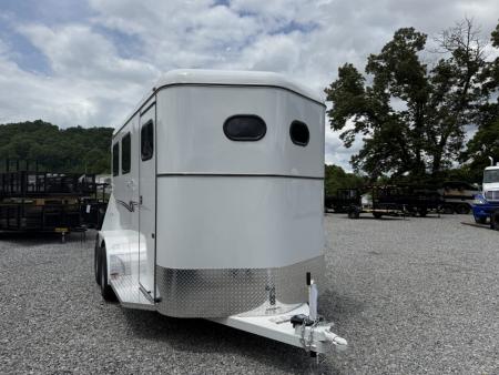 New 2026 Bee 2 HORSE SLANT Trailer