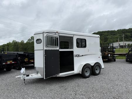 New 2026 Bee 2 HORSE SLANT Trailer