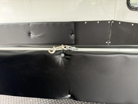 New 2026 Bee 2 HORSE SLANT Trailer