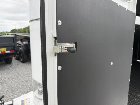 New 2026 Bee 2 HORSE SLANT Trailer