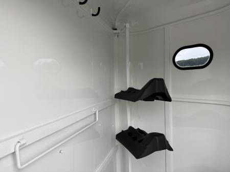 New 2026 Bee 2 HORSE SLANT Trailer