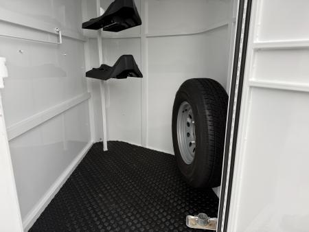 New 2026 Bee 2 HORSE SLANT Trailer