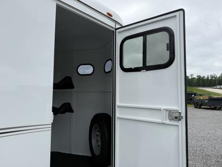 New 2026 Bee 2 HORSE SLANT Trailer