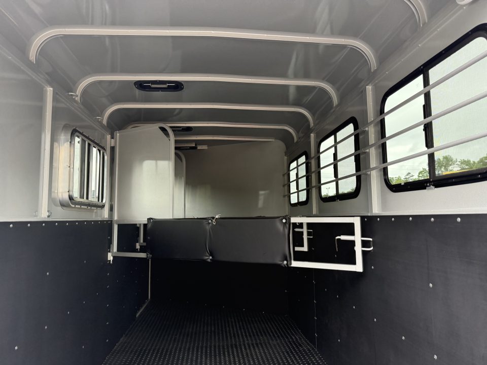 New 2026 Bee 3 HORSE SLANT Stock / Stock Combo Trailer
