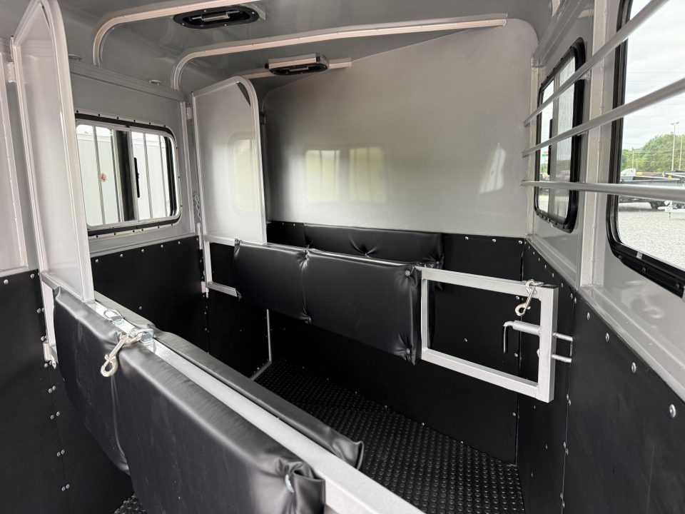 New 2026 Bee 3 HORSE SLANT Stock / Stock Combo Trailer