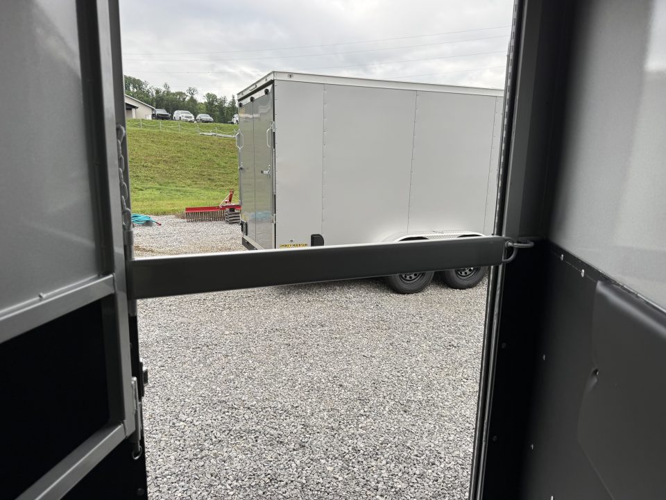 New 2026 Bee 3 HORSE SLANT Stock / Stock Combo Trailer