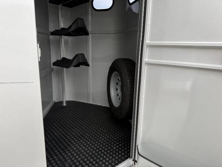 New 2026 Bee 3 HORSE SLANT Stock / Stock Combo Trailer