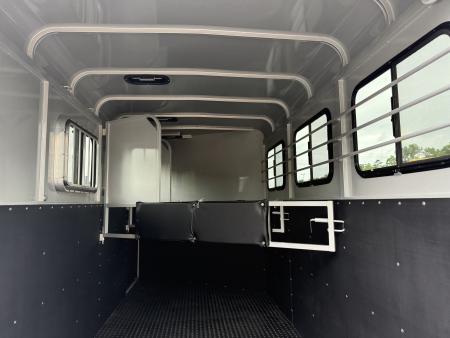 New 2026 Bee 3 HORSE SLANT Stock / Stock Combo Trailer