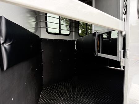 New 2026 Bee 3 HORSE SLANT Stock / Stock Combo Trailer