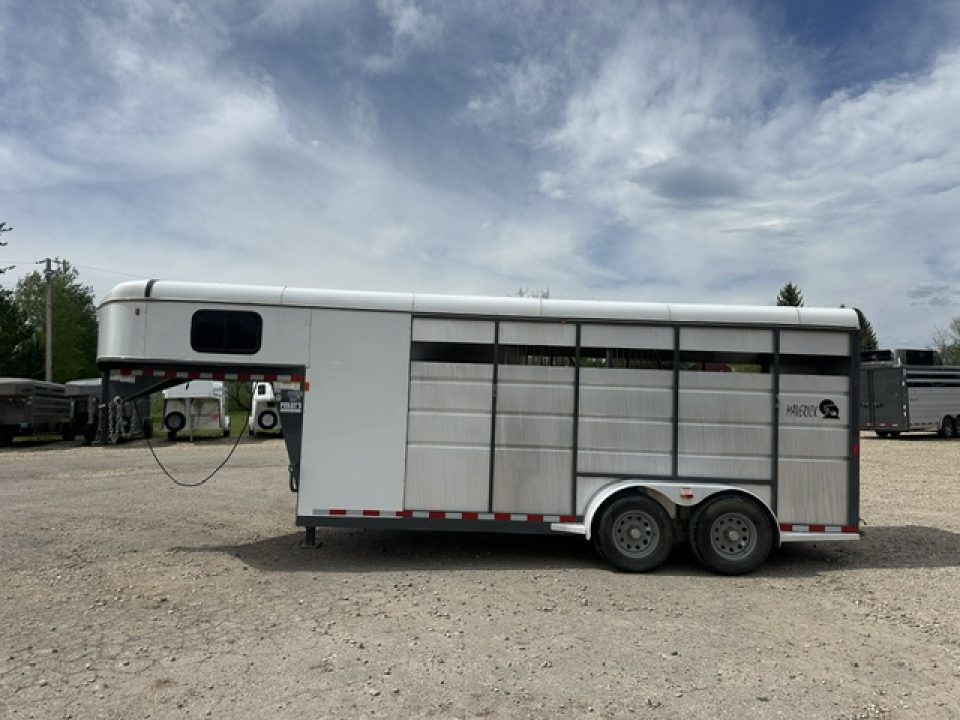 Used 2024 Maverick 3 Horse Slant