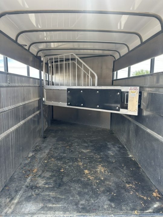 Used 2024 Maverick 3 Horse Slant