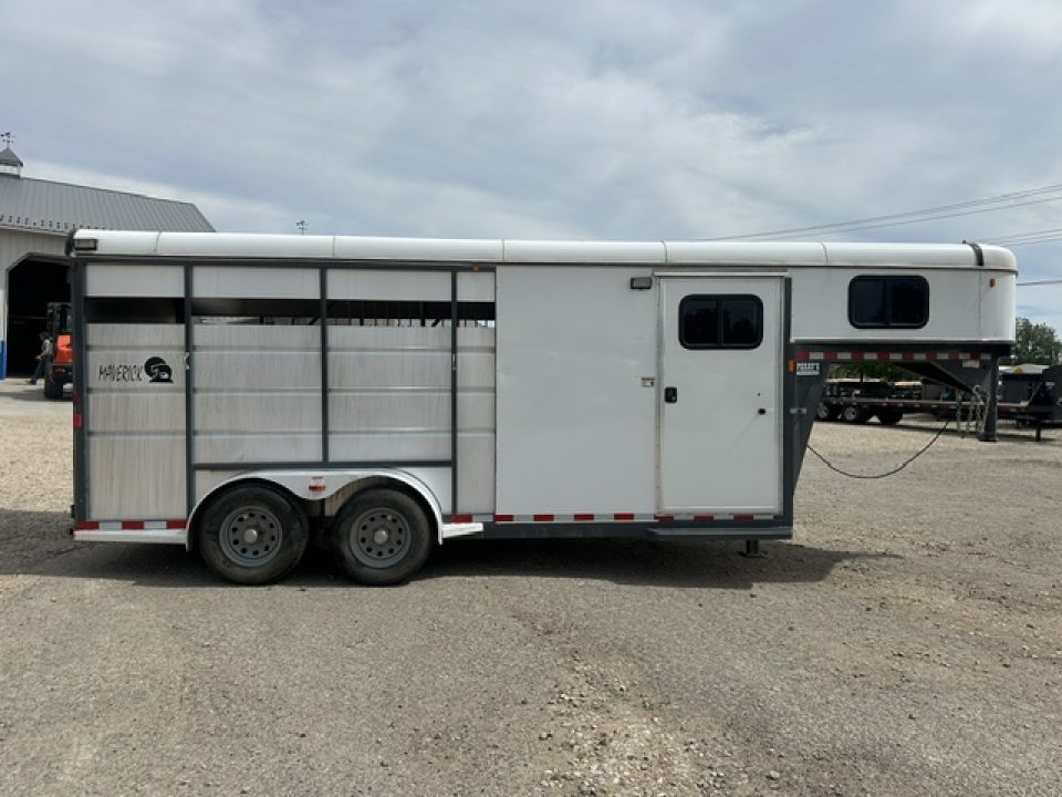 Used 2024 Maverick 3 Horse Slant