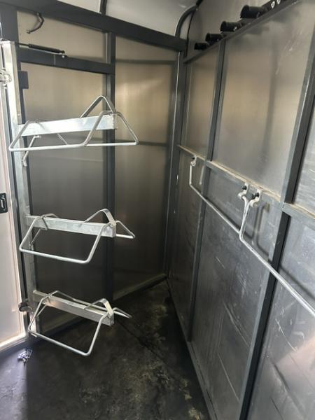 Used 2024 Maverick 3 Horse Slant