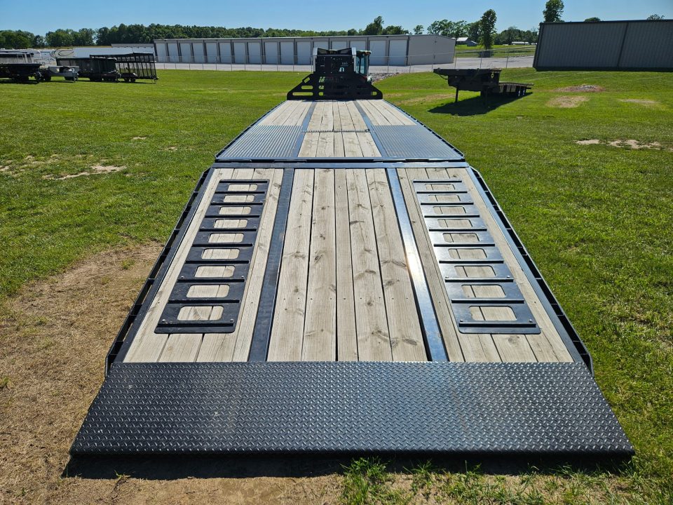 Used 2020 Midsota 102X36 TANDEM DUAL GOOSENECK W/12K AXLES 17.5" 16PLY HYDROTAIL W/HYDROJACKS