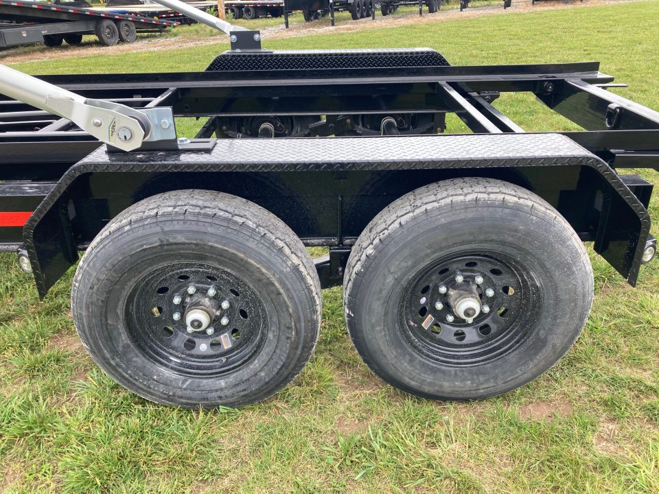 New 2026 MAXX-D 83x14 TANDEM 15.4K GN ROLL OFF W/ 22K WINCH, POWER TARP & WIRELESS REMOTE Roll Off