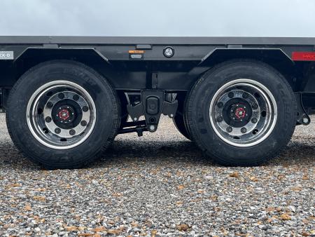New 2027 MAXXD Gooseneck Flatbed Trailer | 102" x 30' 30K GVWR