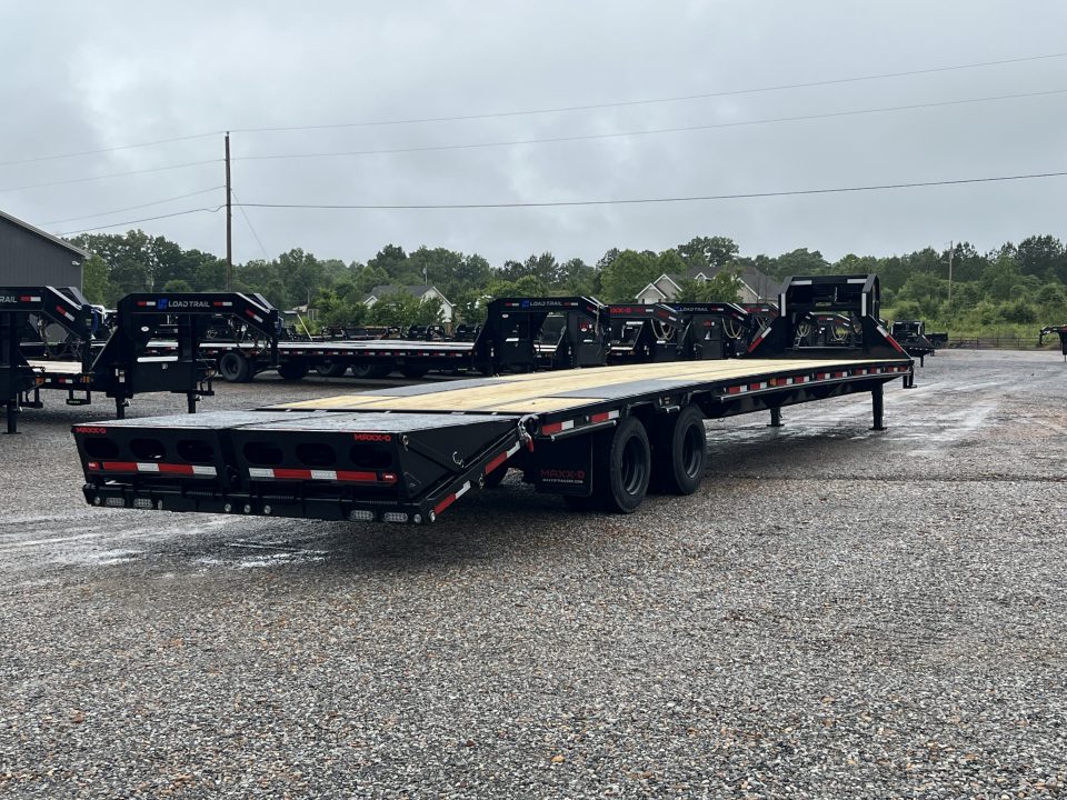 New 2027 MAXXD Gooseneck AIR RIDE Flatbed Trailer | 102" x 40' 40K GVWR
