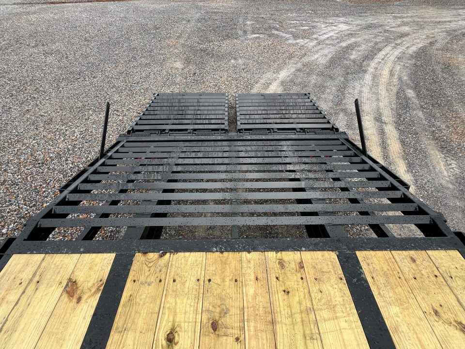 New 2027 MAXXD Gooseneck AIR RIDE Flatbed Trailer | 102" x 40' 40K GVWR