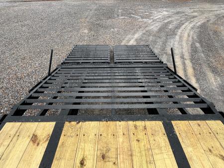 New 2027 MAXXD Gooseneck AIR RIDE Flatbed Trailer | 102" x 40' 40K GVWR