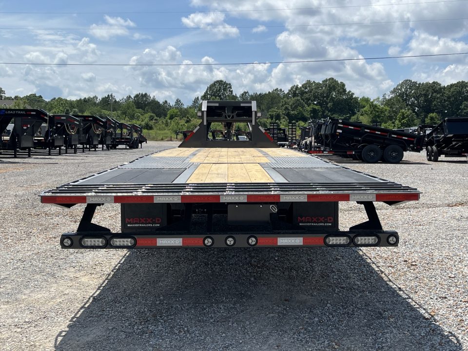 New 2027 MAXXD Hydraulic Dovetail Gooseneck Trailer | 34' x 102' 30K GVWR