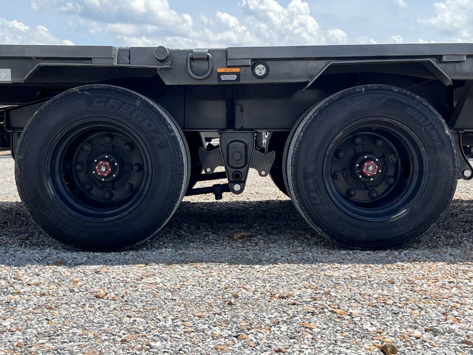 New 2027 MAXXD Hydraulic Dovetail Gooseneck Trailer | 34' x 102' 30K GVWR