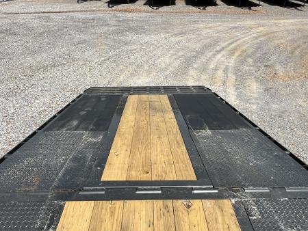 New 2027 MAXXD Hydraulic Dovetail Gooseneck Trailer | 34' x 102' 30K GVWR