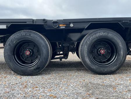 New 2027 MAXXD Hydraulic Dovetail Gooseneck Trailer | 34' x 102' 30K GVWR