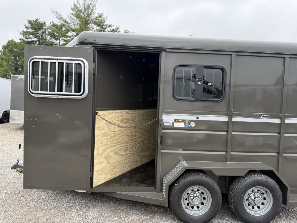 New 2027 Valley Trailers 2 Horse Slant w/ Ramp