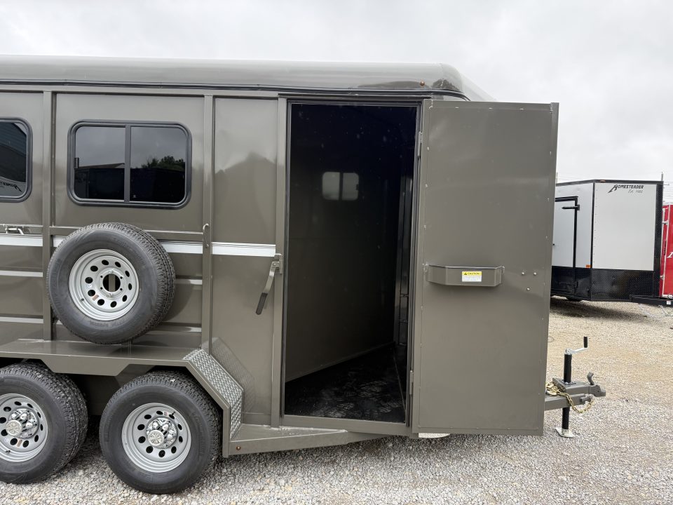 New 2027 Valley Trailers 2 Horse Slant w/ Ramp