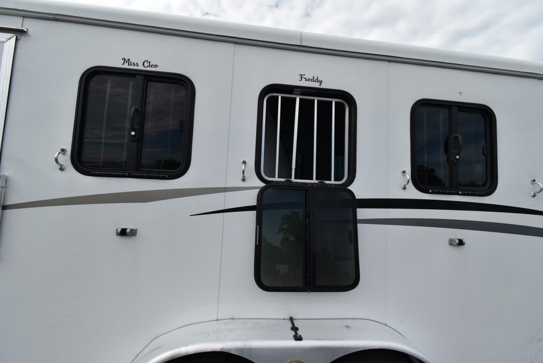 Used 2019 Bison Trailers Trailhand 7411 Horse Trailer