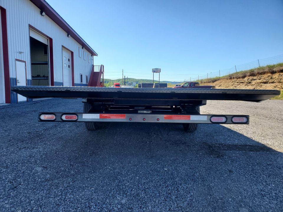 New 2026 Diamond C Trailers DET207 Deckover Tilt Trailer / 15,500 GVWR / 102"x22'