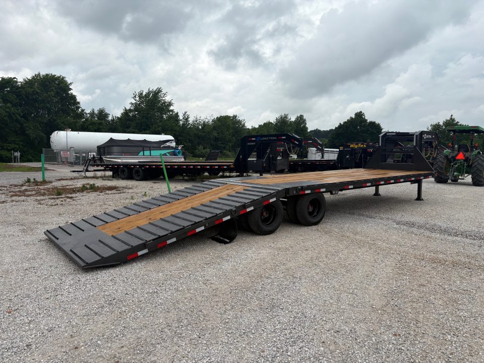 New 2026 Load Trail 24K TANDEM DUAL LOW PRO GN HYDROTAIL W/ STEEL RUNNERS/ HYDRO JACKS/ 102X32 Flatbed Trailer