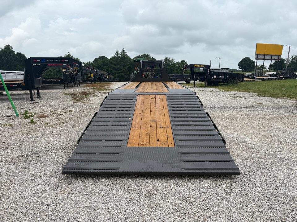 New 2026 Load Trail 24K TANDEM DUAL LOW PRO GN HYDROTAIL W/ STEEL RUNNERS/ HYDRO JACKS/ 102X32 Flatbed Trailer