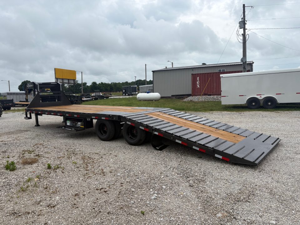 New 2026 Load Trail 24K TANDEM DUAL LOW PRO GN HYDROTAIL W/ STEEL RUNNERS/ HYDRO JACKS/ 102X32 Flatbed Trailer