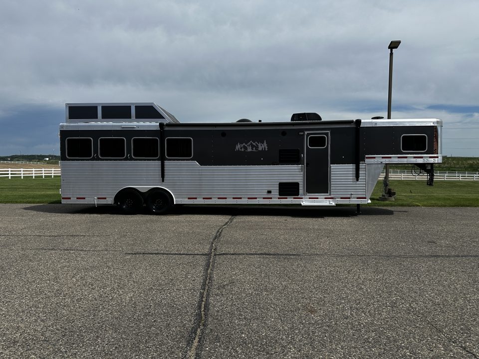 Used 2017 Sierra Trailers 4H 12'6" LQ Horse Trailer